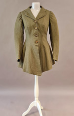 Moosgrüne Jacke von einem Damenreitkostüm mit drei großen Knöpfen