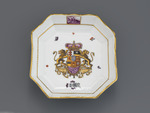 Achteckige Schale eines Services mit hessischem Wappen